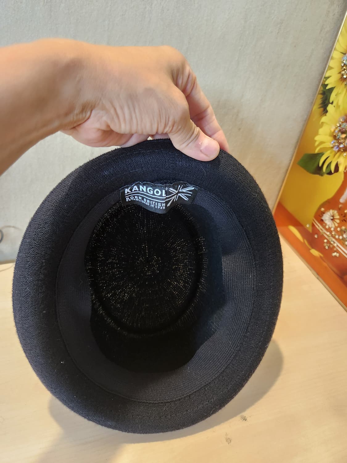 “캉골(KANGOL) 블랙 페도라햇 🎩 감성+힙 무드 필수템”
 상품이미지4
