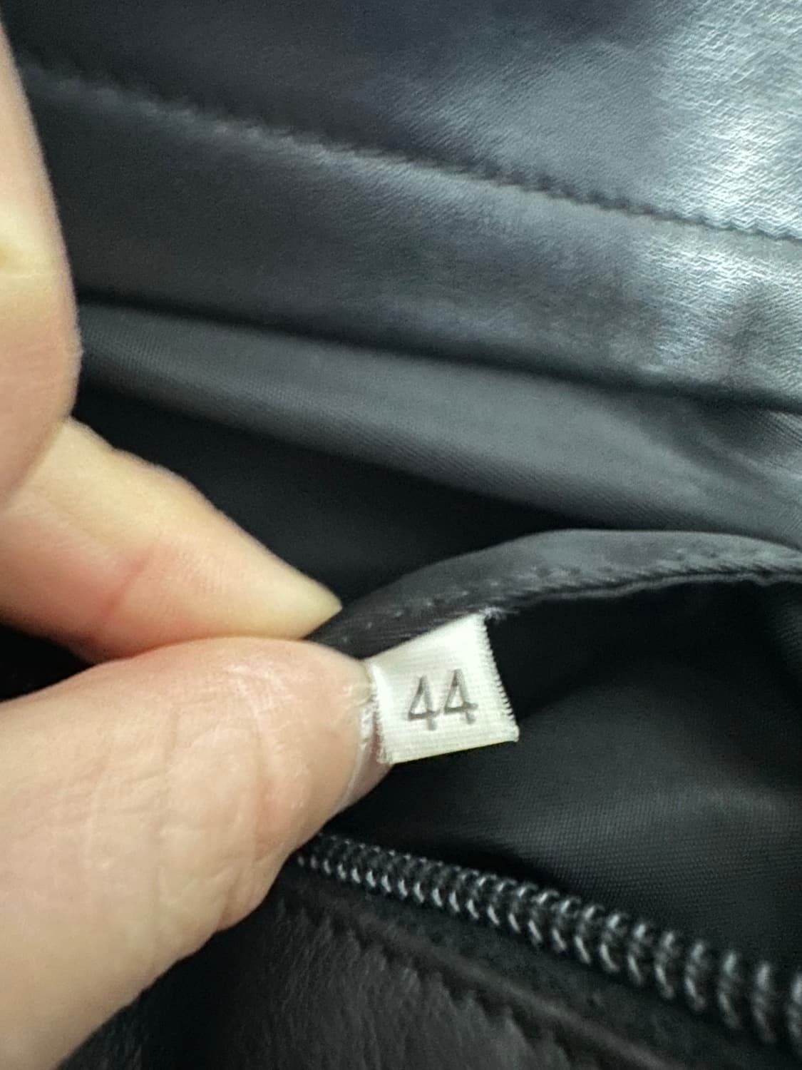 프라다 아카이브 레더 숄더백 상품이미지8