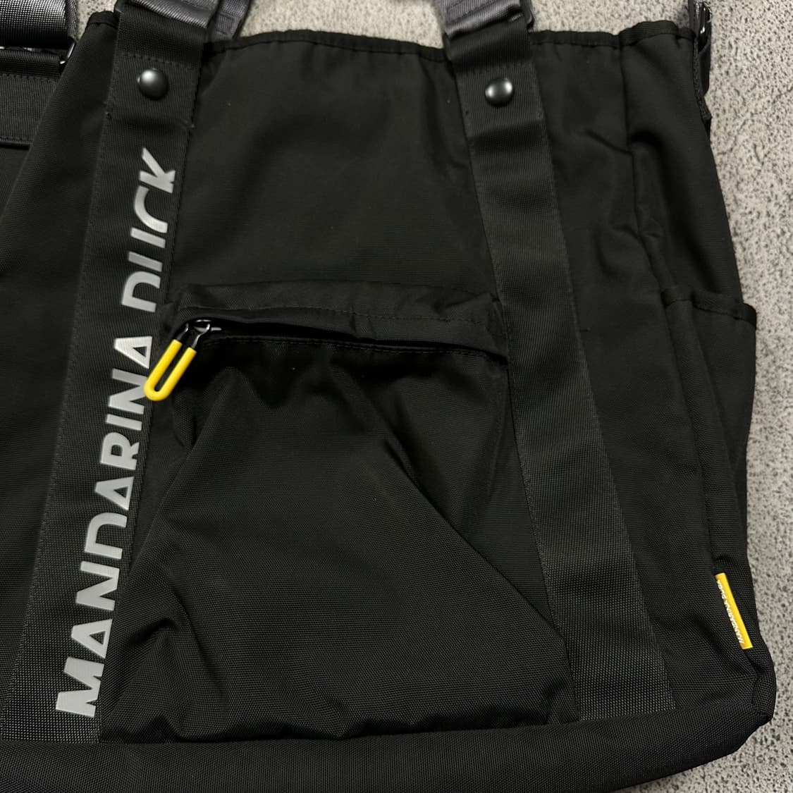 ✨ (바배) 만다리나덕 임시완 화보 토트백  상품이미지3