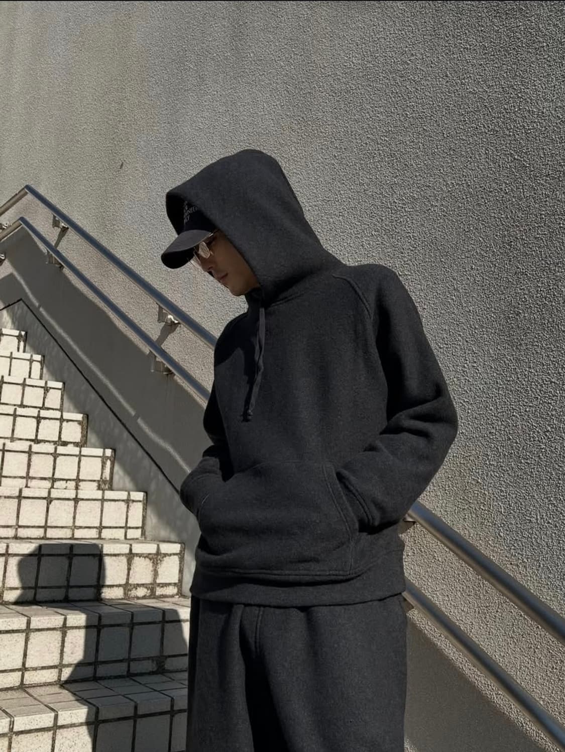 코모리 울 펠트 팬츠 - 차콜 상품이미지4