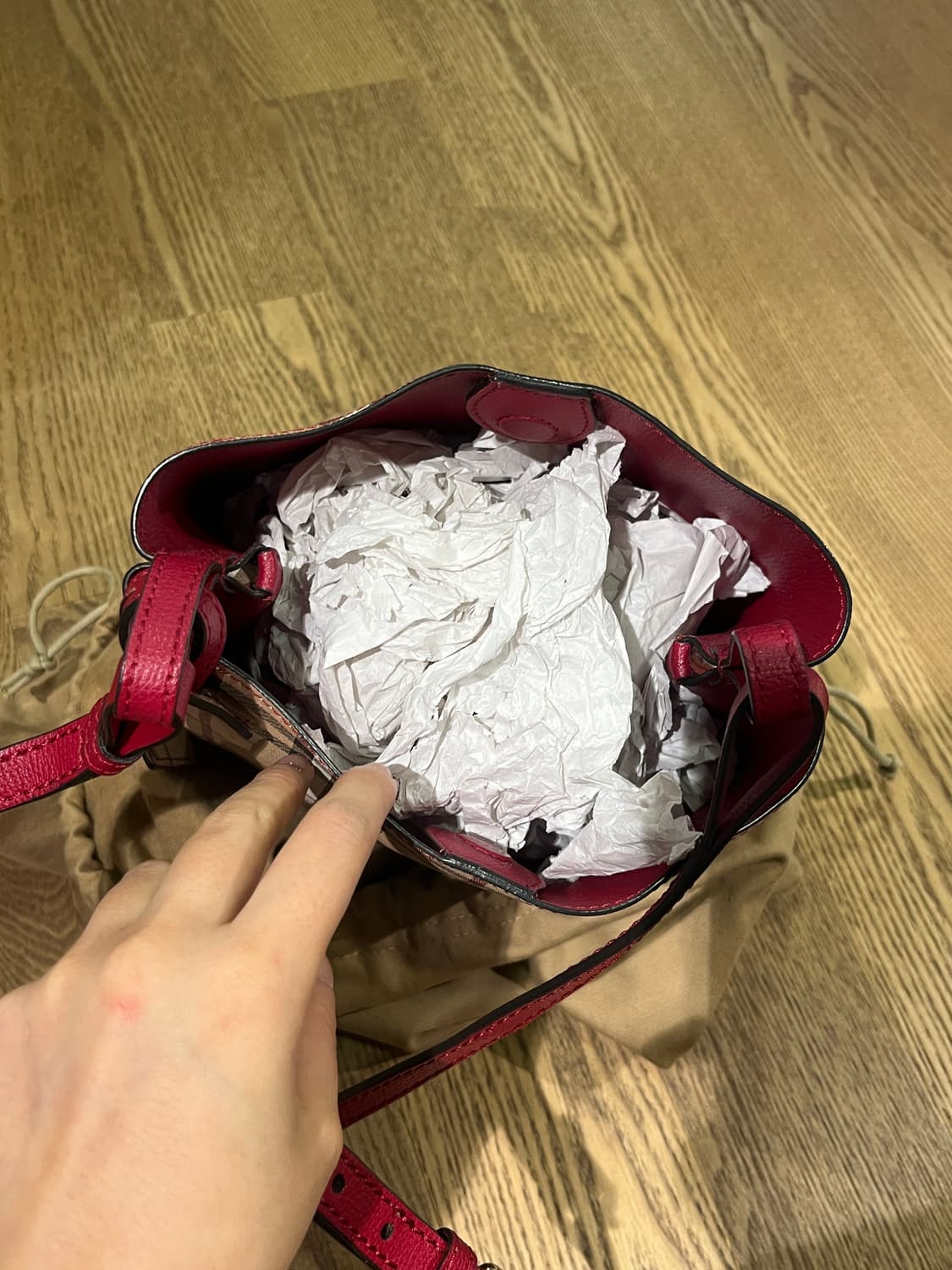 버버리 버킷뱃 크로스백 상품이미지2