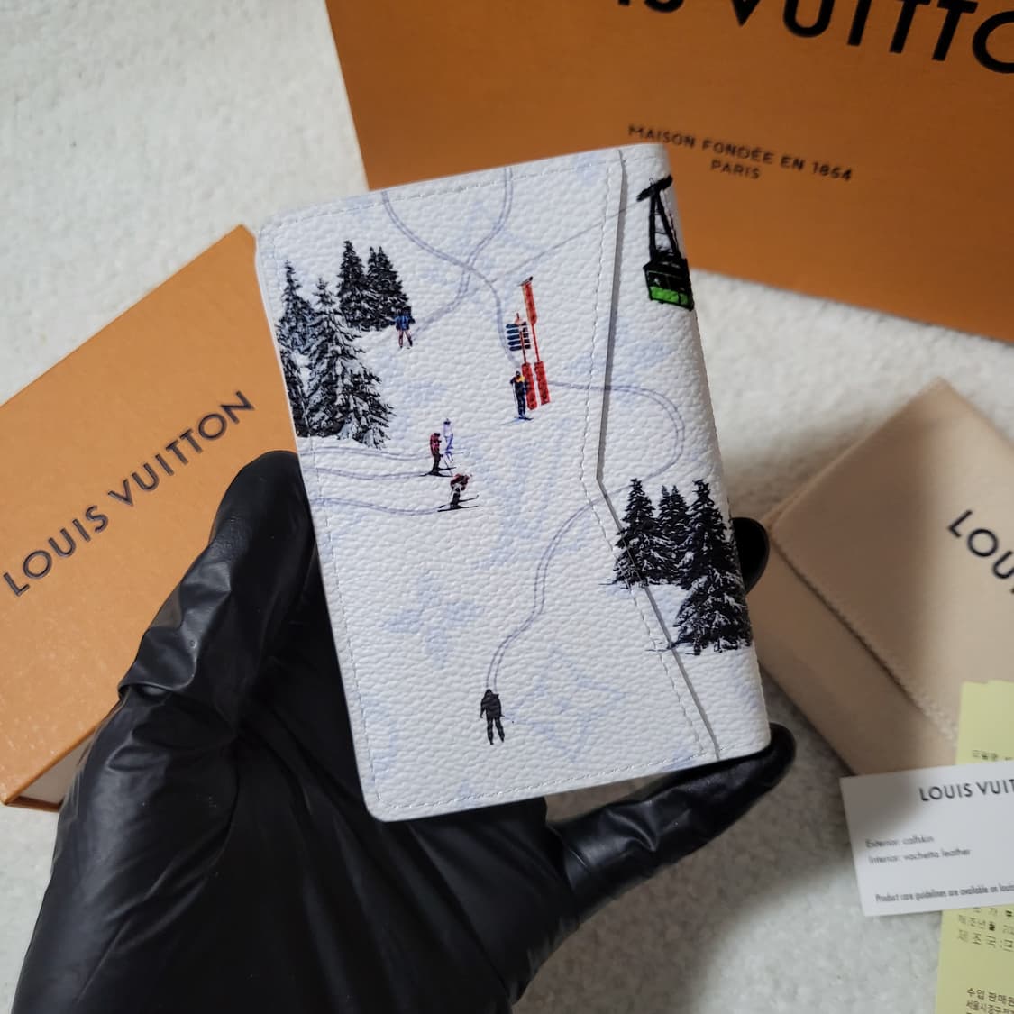 [26년구매/한정판] 루이비통 스키 오거나이저 카드지갑 화이트 상품이미지3