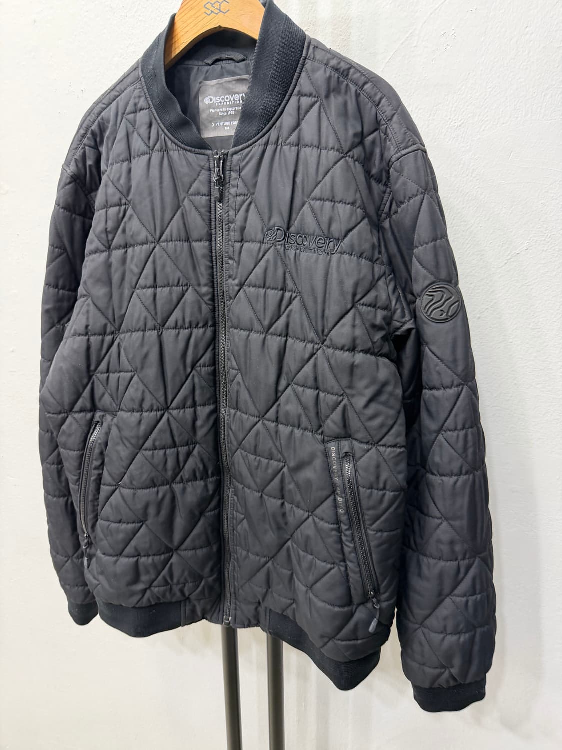 정품) 디스커버리 남성 퀼팅 봄버 블랙 패딩 105 상품이미지3