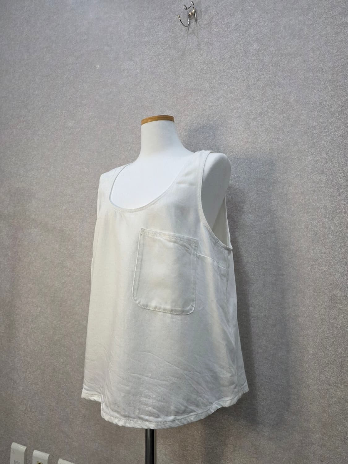 마시모두띠 슬리브리스 포켓 탑 나시 Massimo Dutti 상품이미지3