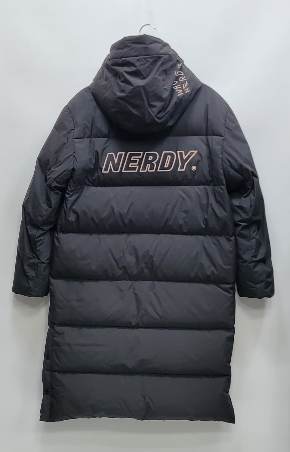 NERDY 널디 백로고 후드 다운 롱 패딩 / S 블랙 (수선)
 상품이미지2