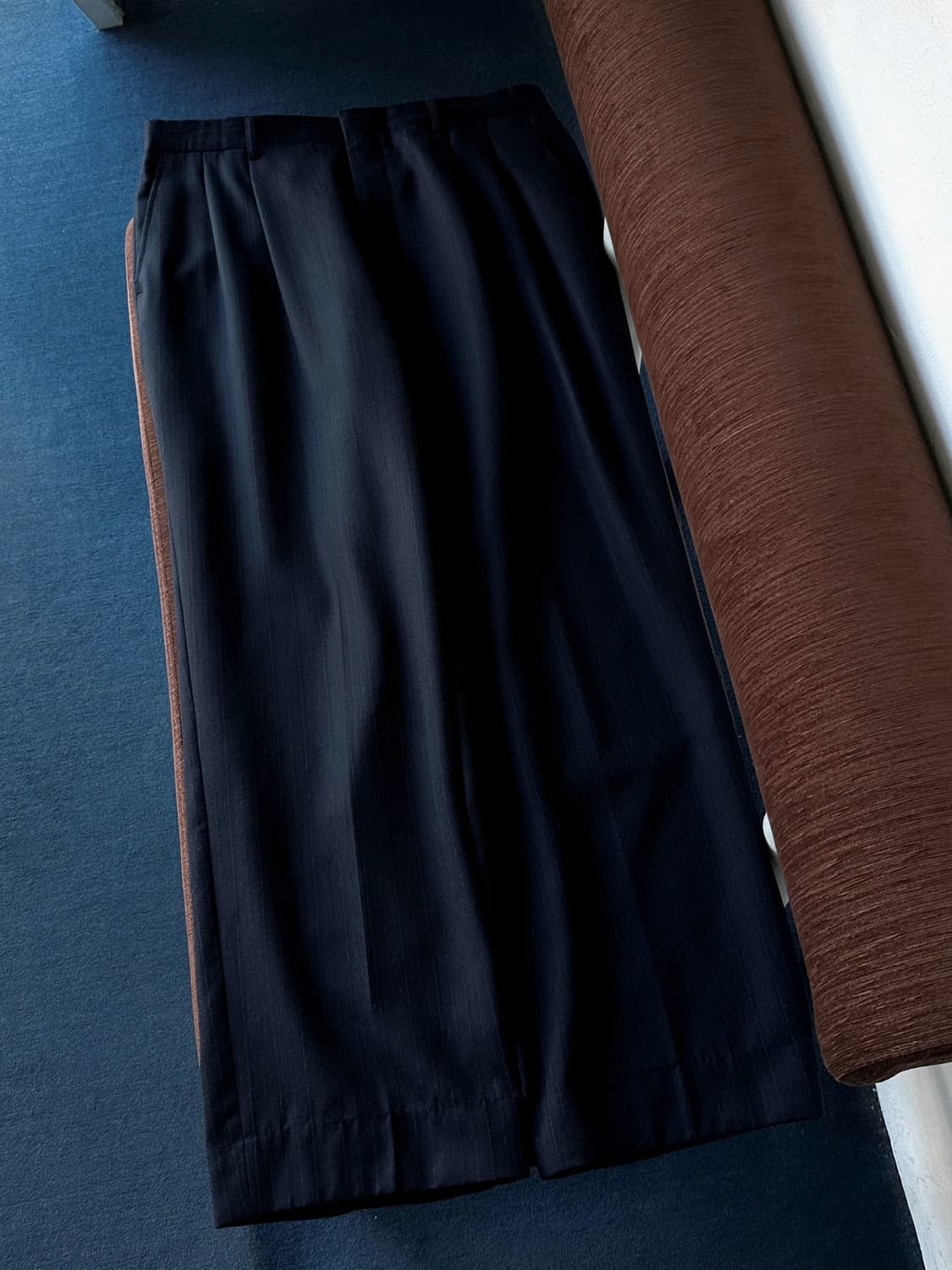 Design stripe 2 pleats wide trouser 상품이미지3