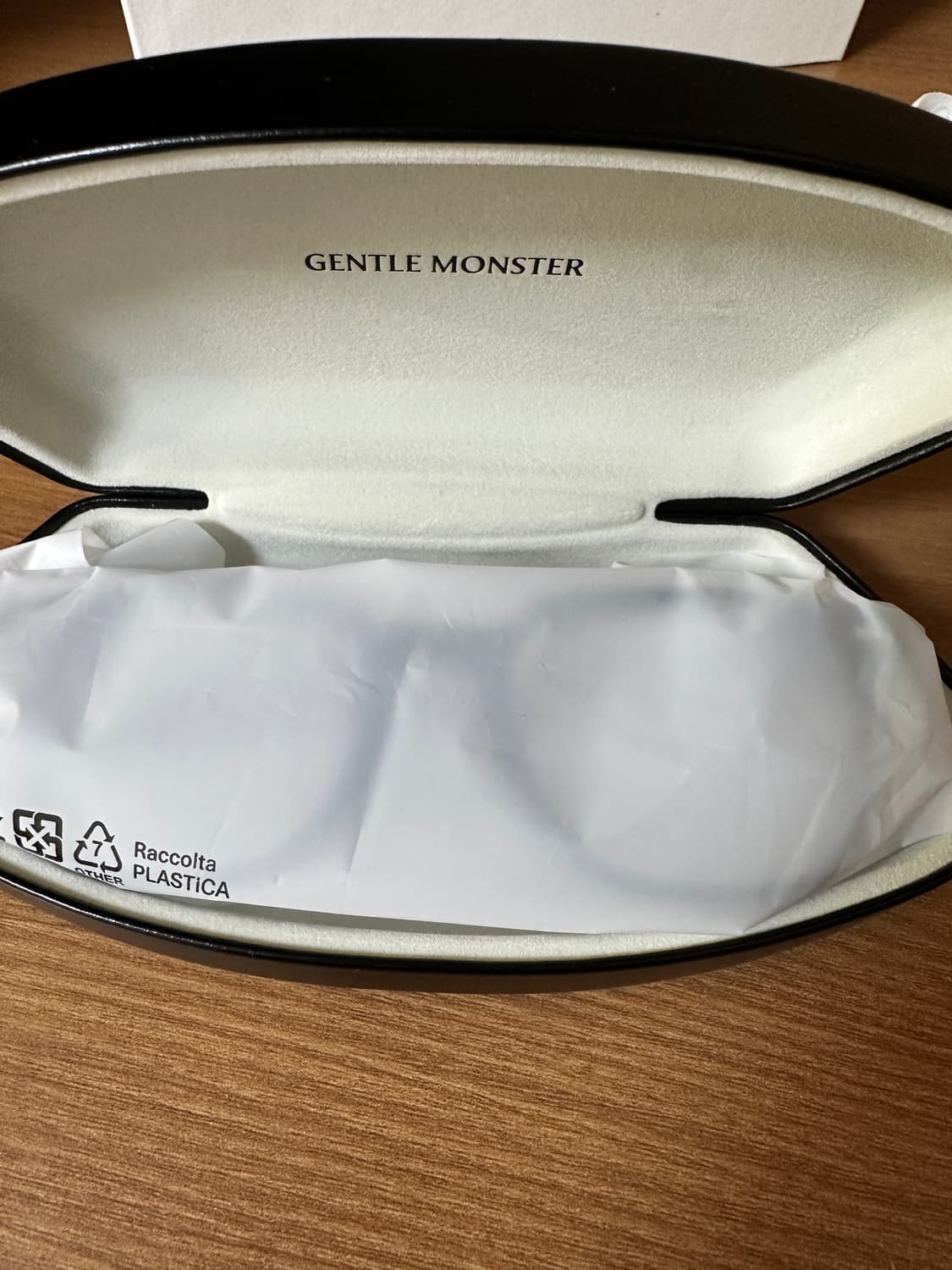 젠틀몬스터 쿠보01 블랙 새상품급 상품이미지4