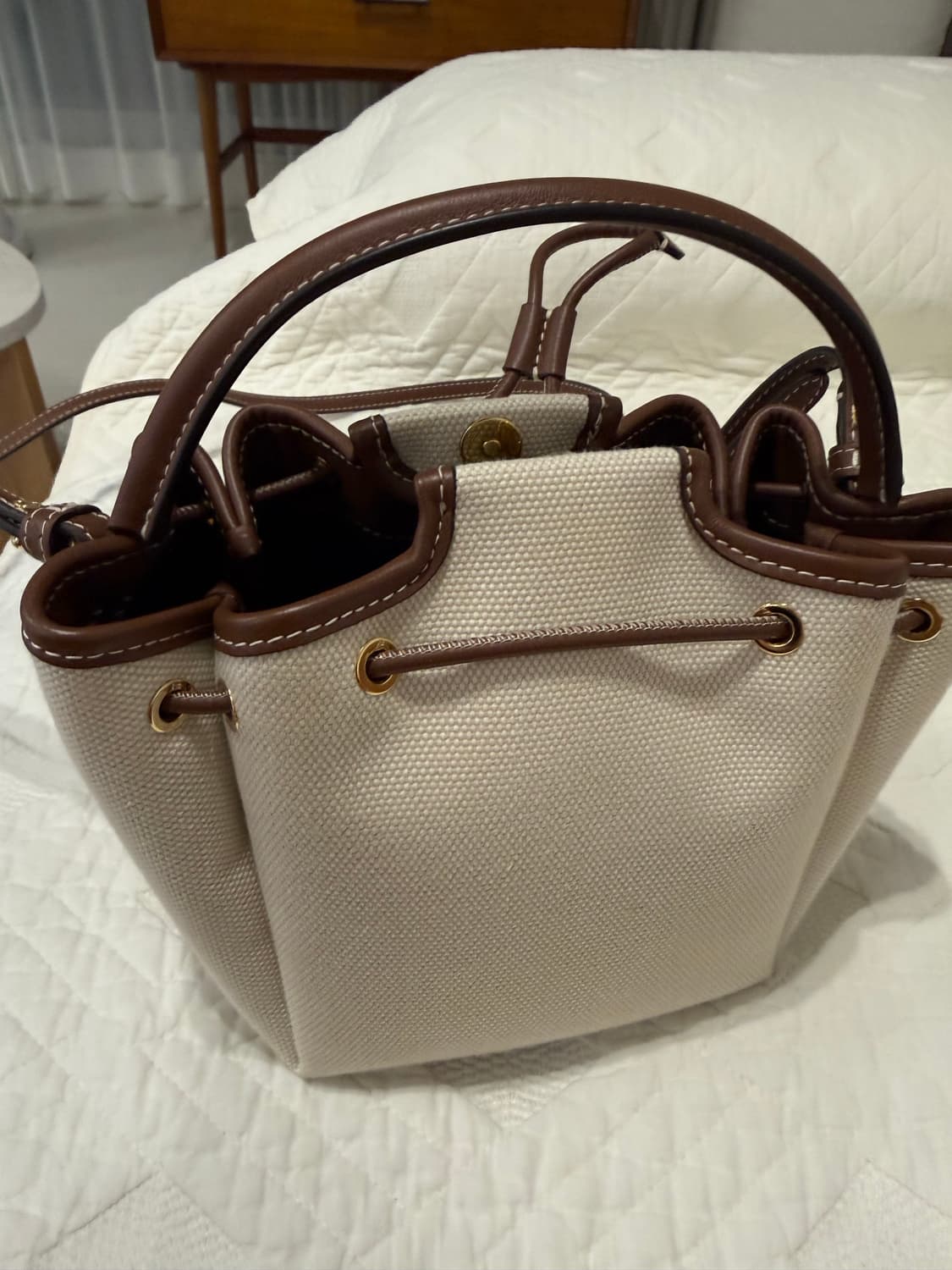 버버리 TB 모노그램 캔버스 버킷백 8052459 상품이미지2