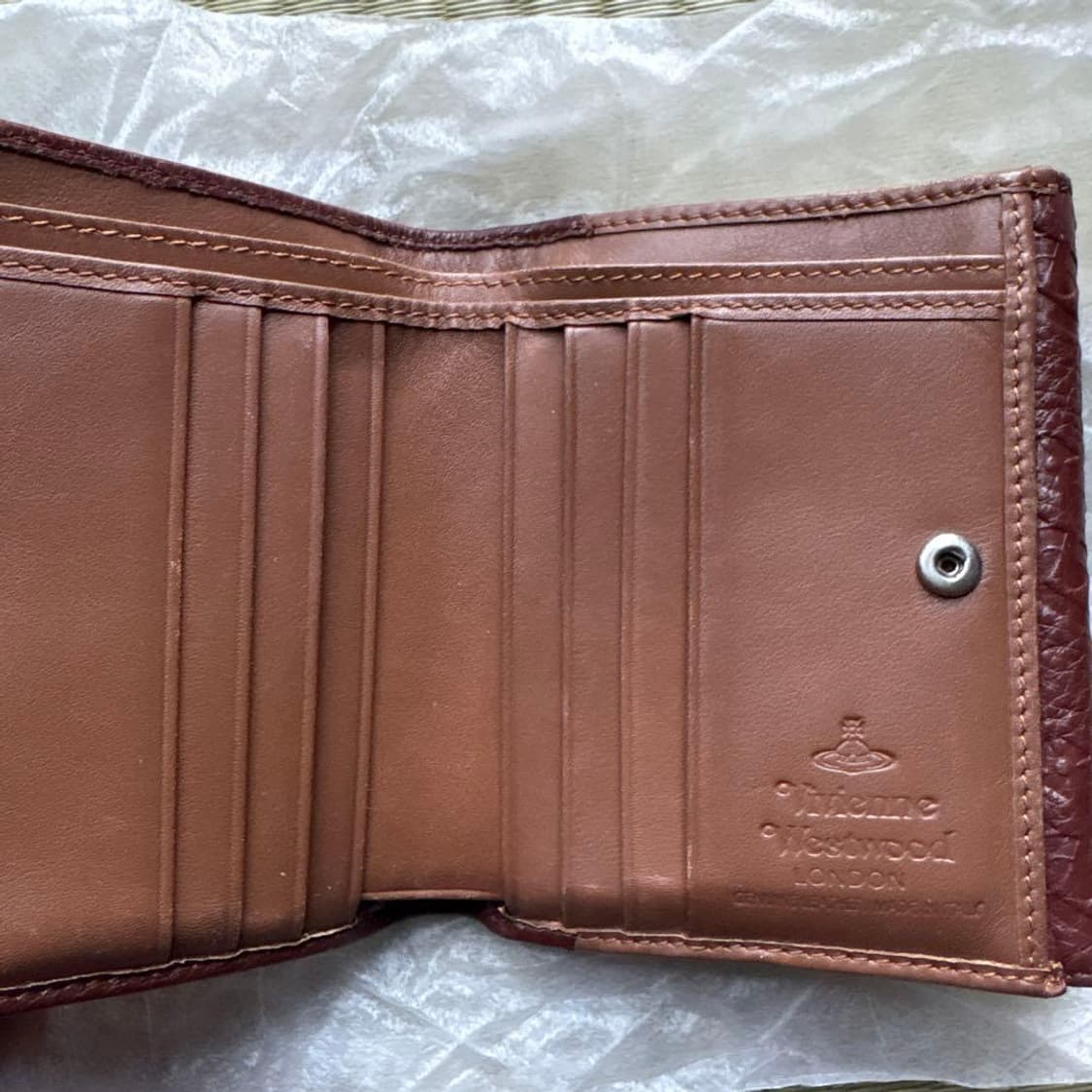 비비안 웨스트우드 ob엠보싱 패턴 레더 지갑 상품이미지9