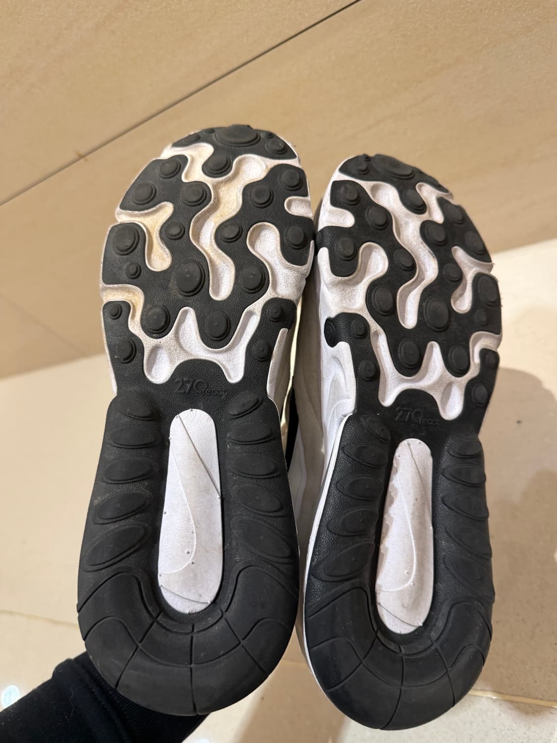 나이키 에어맥스 245 리액트 운동화 러닝화 헬스 피트니스 스니커즈 아디 상품이미지3