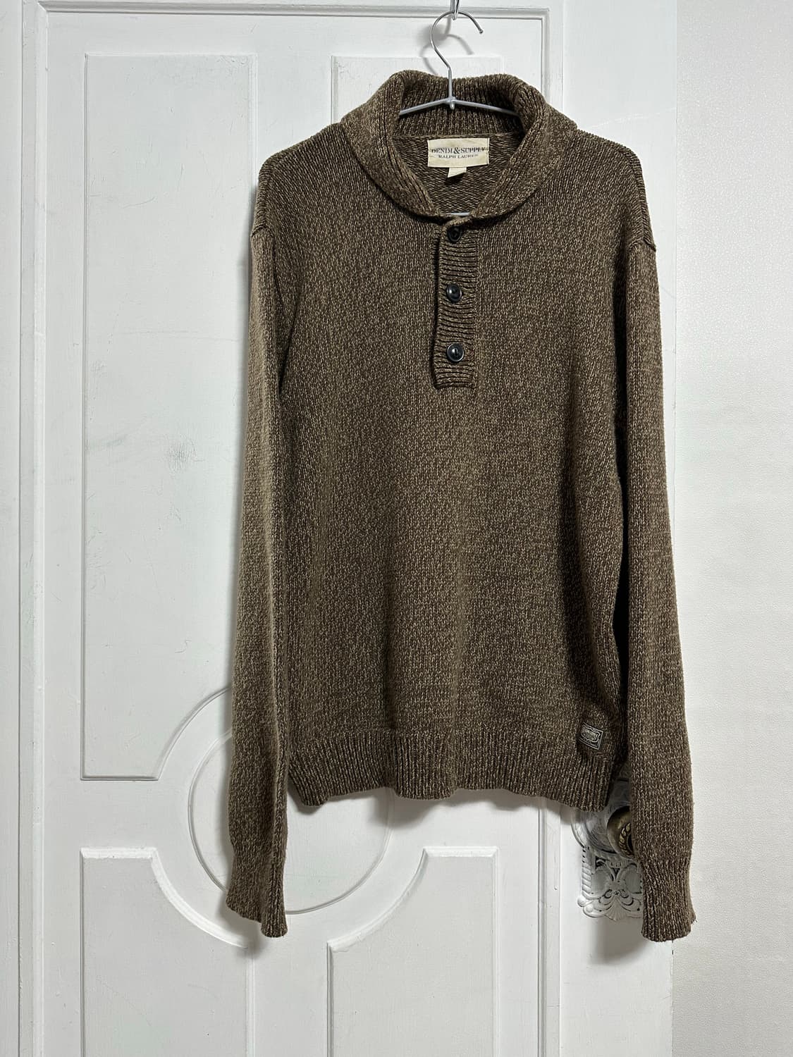 데님앤서플라이 숄카라 버튼 니트 상품이미지1