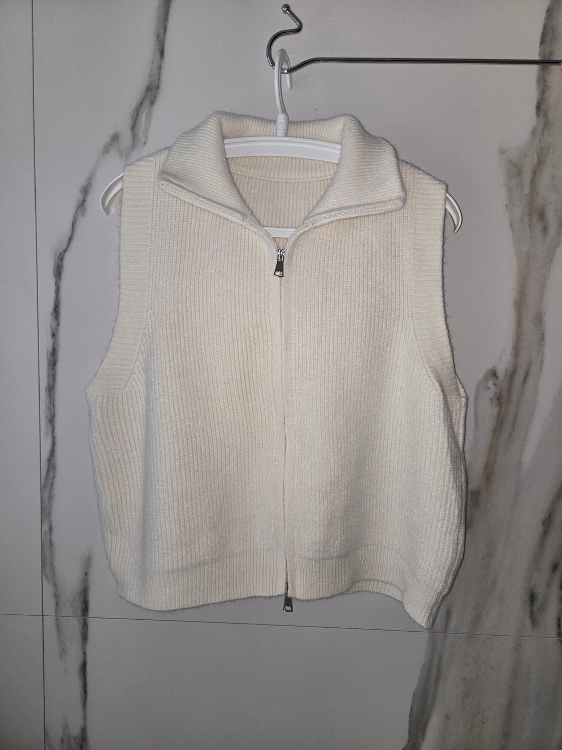 재봉틀로 직접 만든 핸드메이드 니트입니다:) 상품이미지1