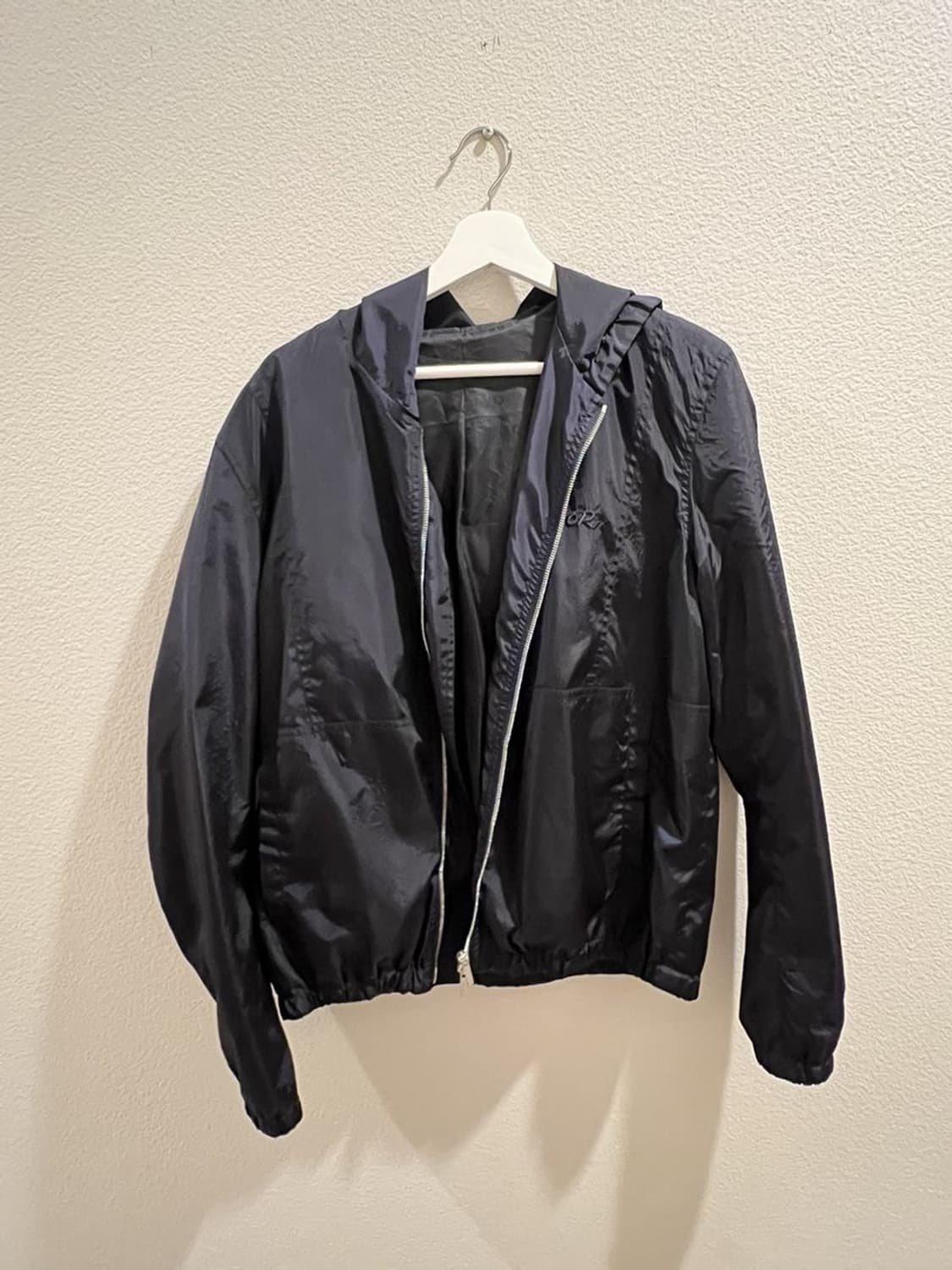 [정품] Dior x KAWS BEE 자수 투톤 원드브레이커 후드자켓 상품이미지3