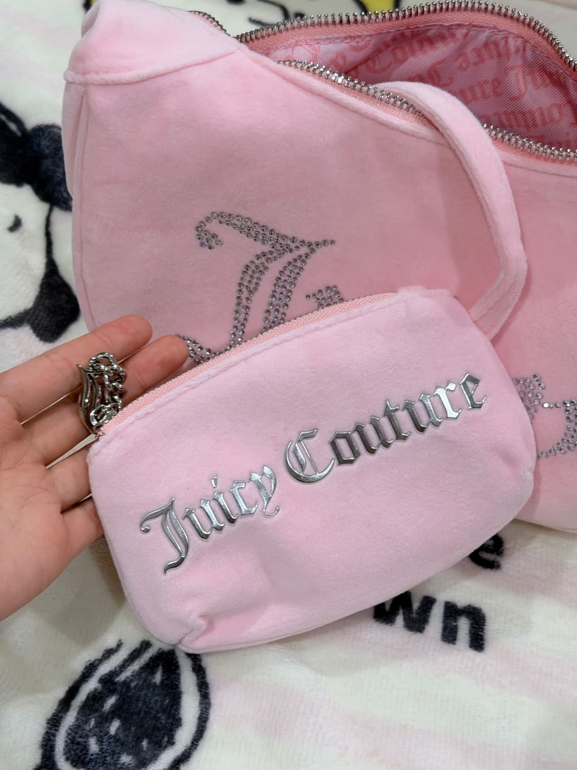 [신상✨프리뷰세일] 쥬시꾸뛰르 핑크 벨벳 체인호보백 상품이미지3