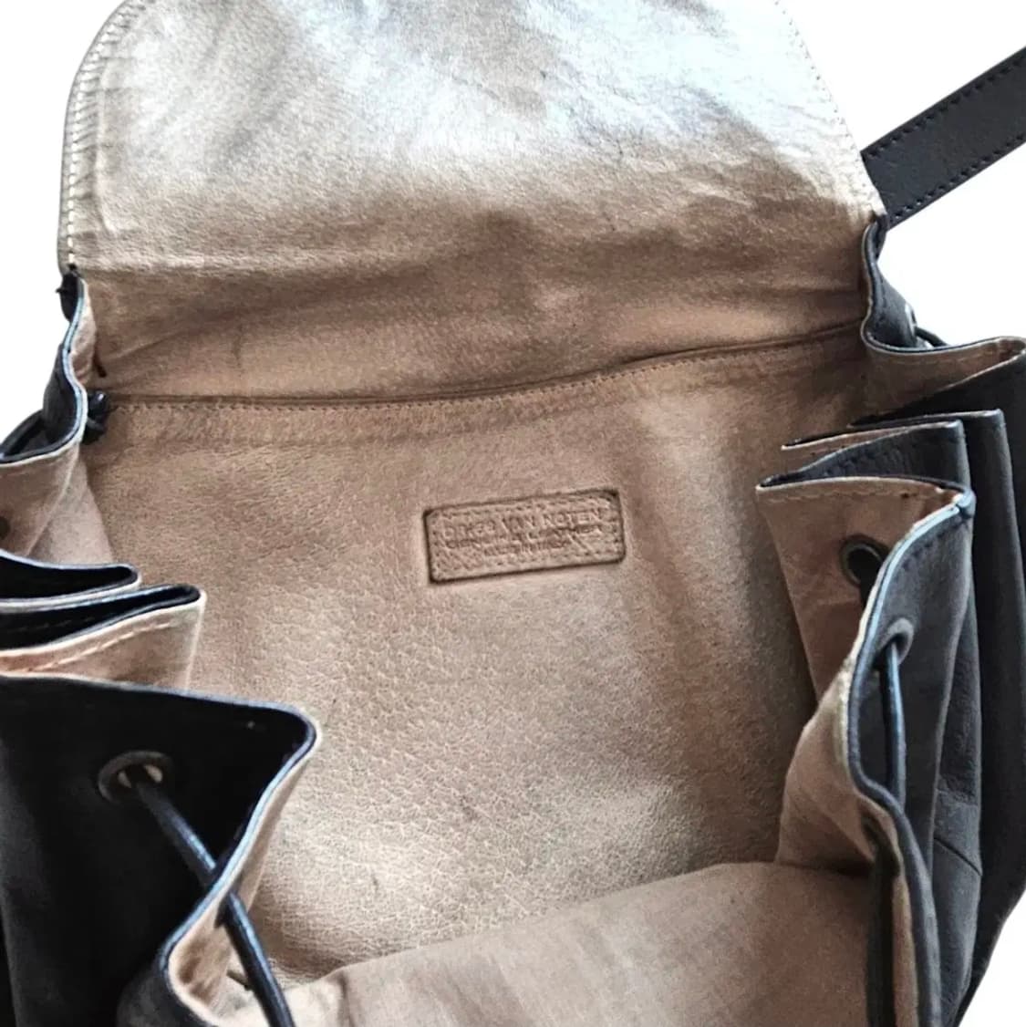 드리스 반노튼 소가죽 숄더백 상품이미지6