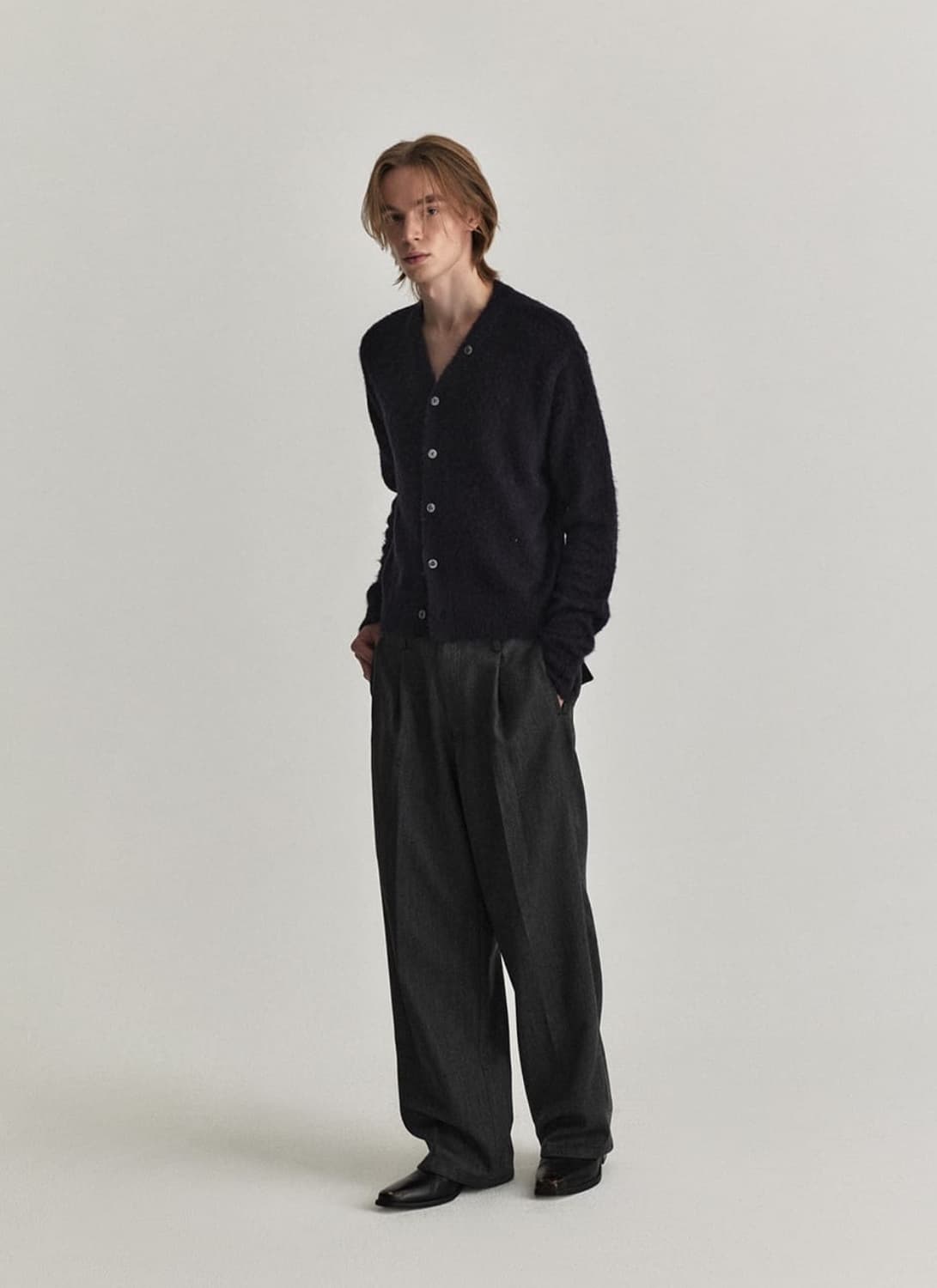 웨이비니스 Butten Point V-neck Cardigan 상품이미지3