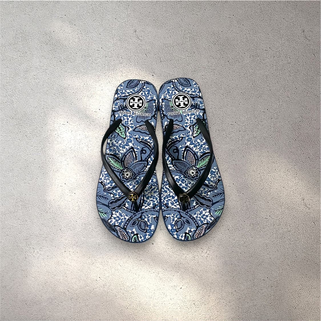 토리버치 플라워 패턴 웨지 플립플랍 샌들 블루 (No.544) 상품이미지2