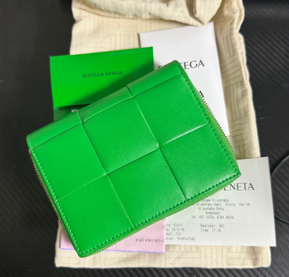 24fw 보테가베네타 지퍼 어라운드 월렛 지갑 패러킷 상품이미지1