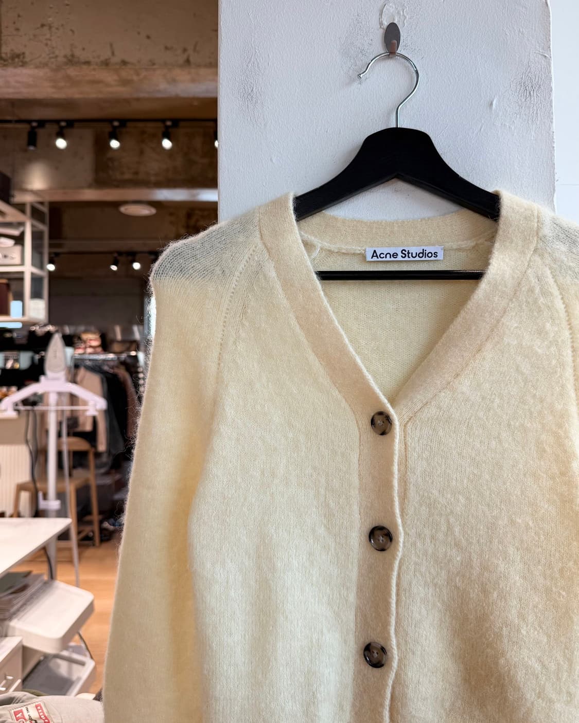 아크네 스튜디오 옐로우 알파카혼방 브이넥 가디건 상품이미지4