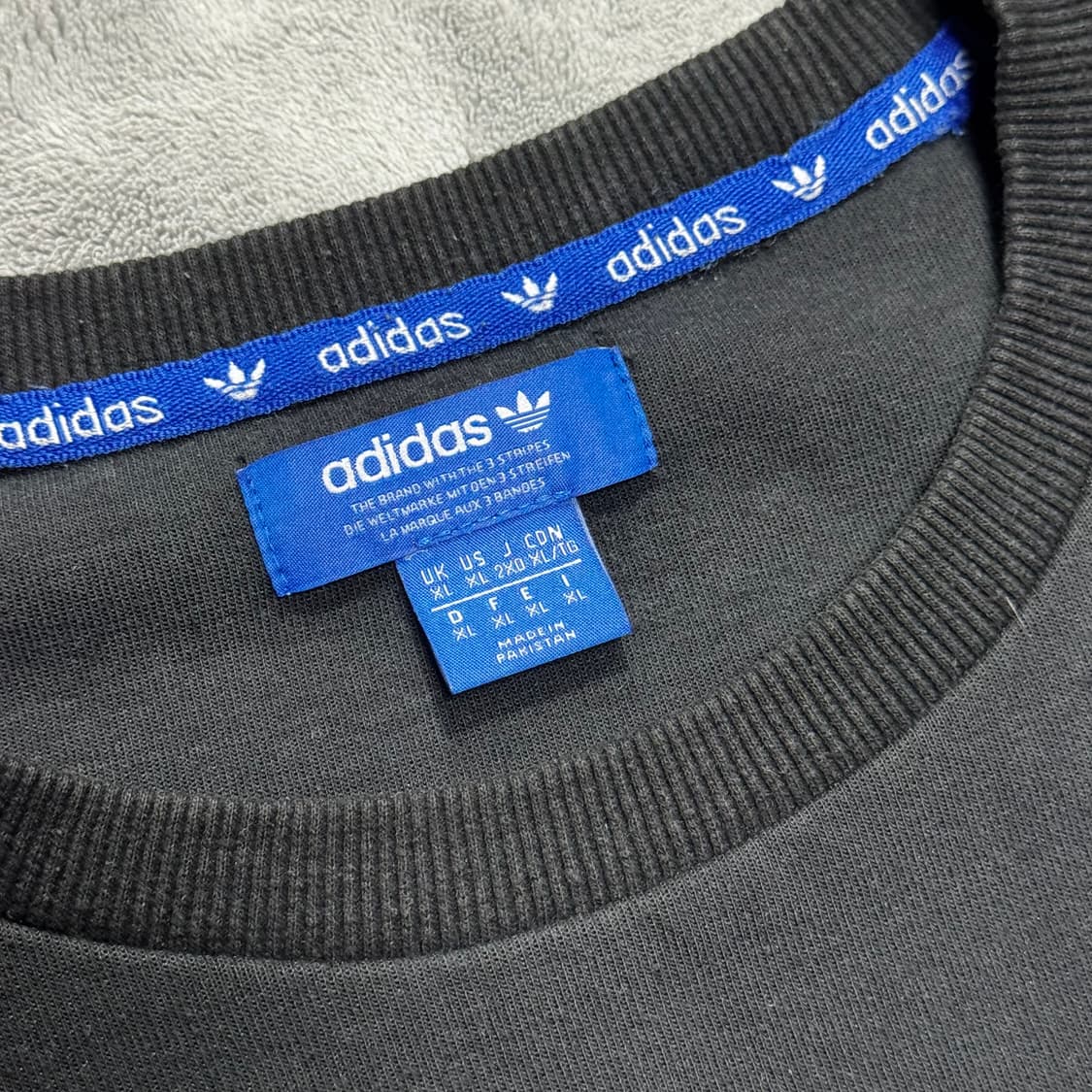 아디다스 오리지날 로고 크루멀티 프린팅 맨투맨 상품이미지4