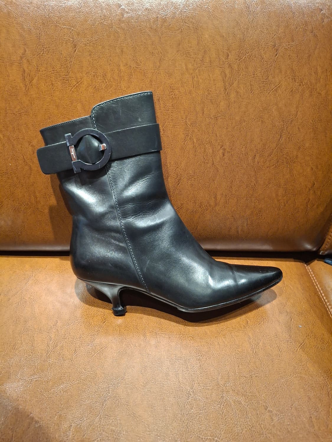 페라가모 블랙앵글부츠(밑창,굽 수선완료) 상품이미지5