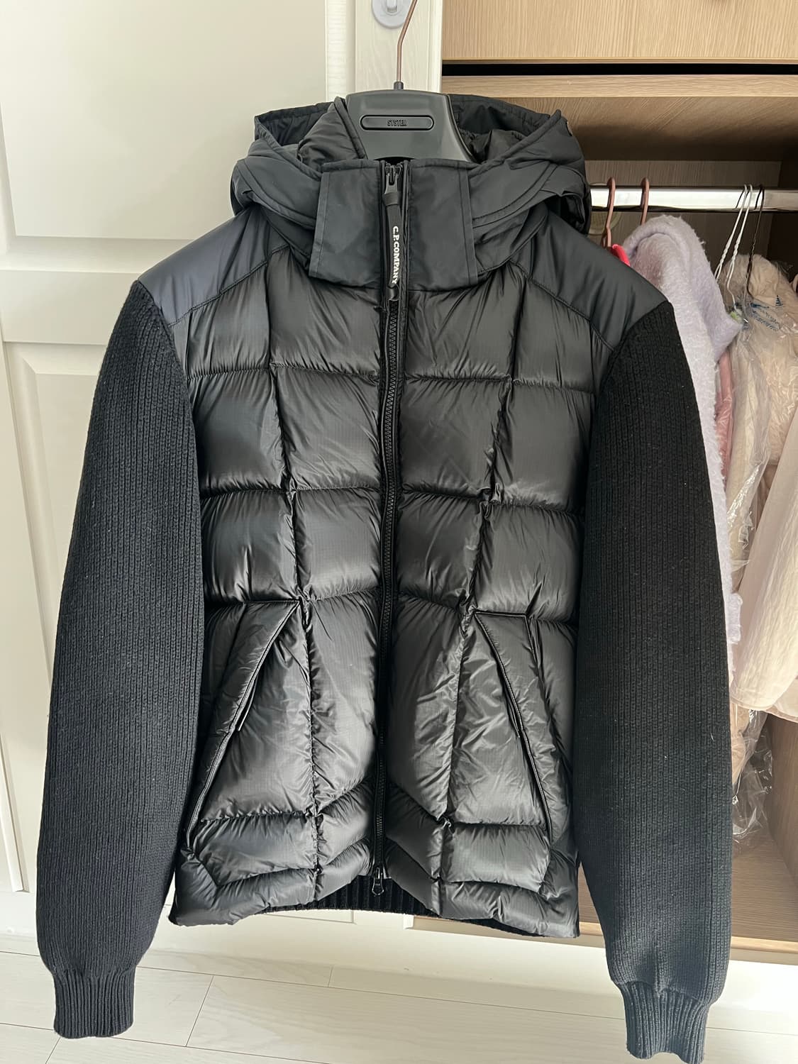 CP컴퍼니 DD쉘 니트 패딩 블랙 48 상품이미지2