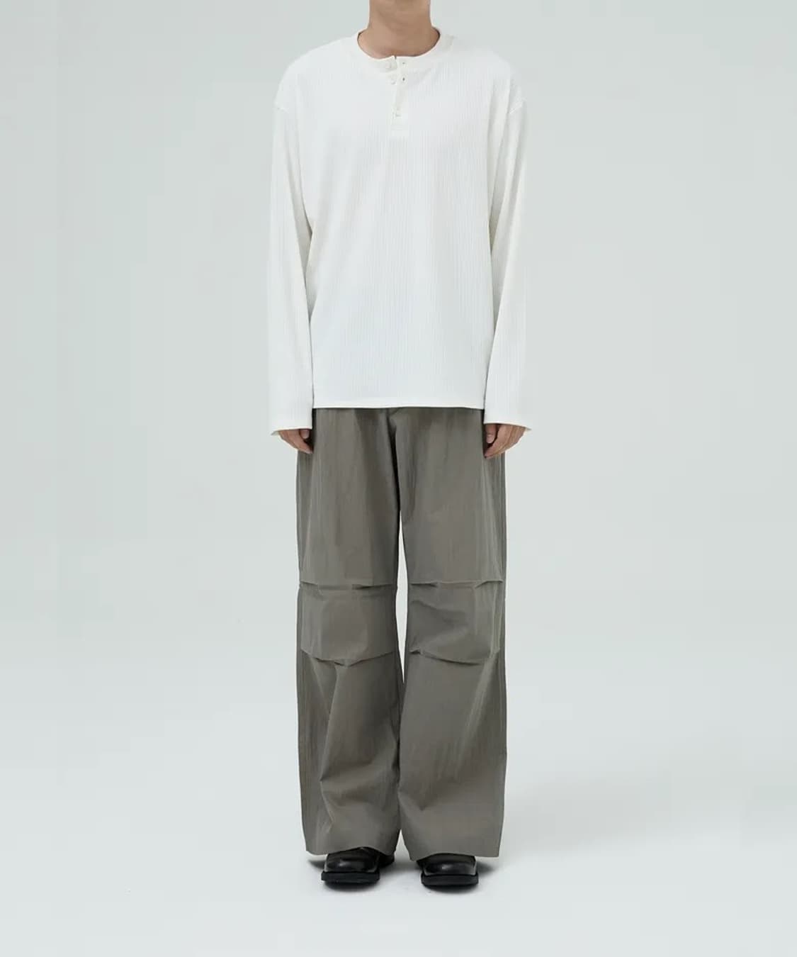 오엑스 스튜디오 모먼트 헨리넥 롱슬리브 화이트 색상 48사이즈입니다 얇은 상품이미지4