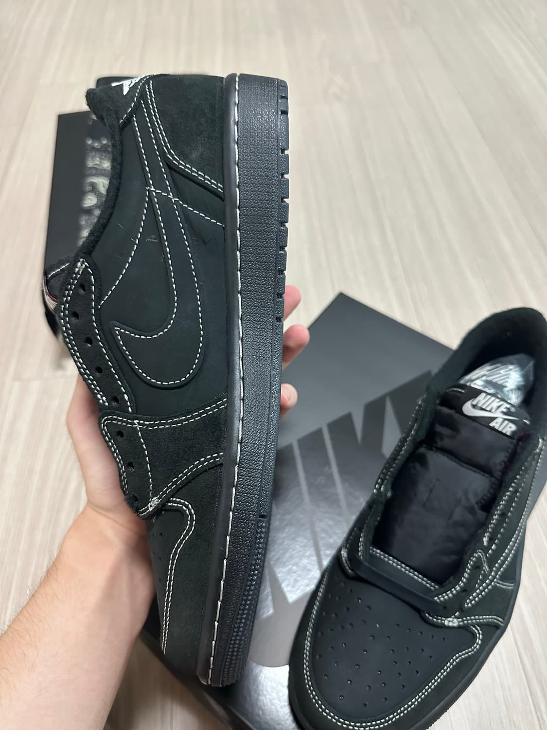 [275] 조던1 X 트래비스 스캇 레트로 로우 OG SP 블랙 팬텀 상품이미지3