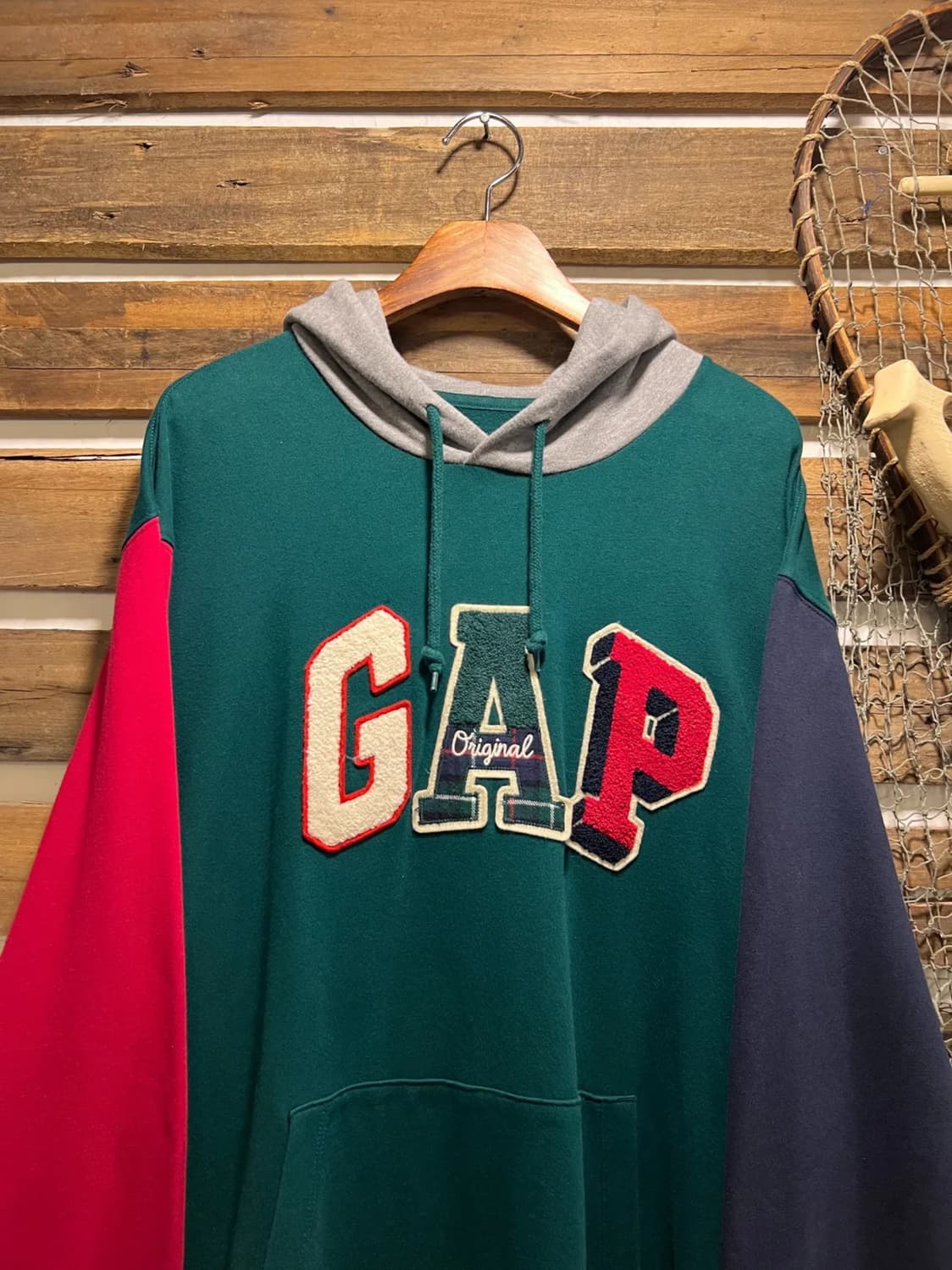 [L]GAP 갭 스펠아웃 패치 멀티컬러 후드 티셔츠 상품이미지1