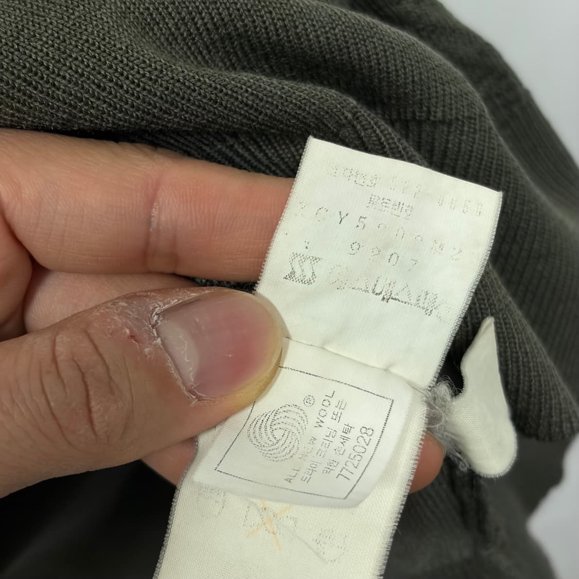 입생로랑 브이넥 니트 베스트 상품이미지5