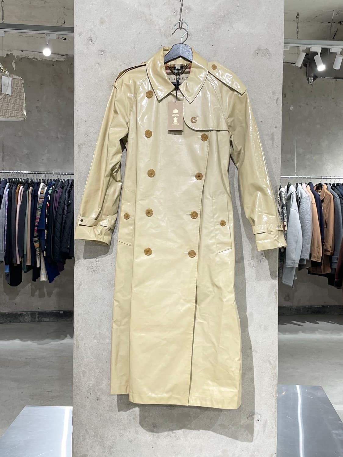 버버리 라이트 옐로우 코팅 더블 브레스티드 코트 상품이미지1
