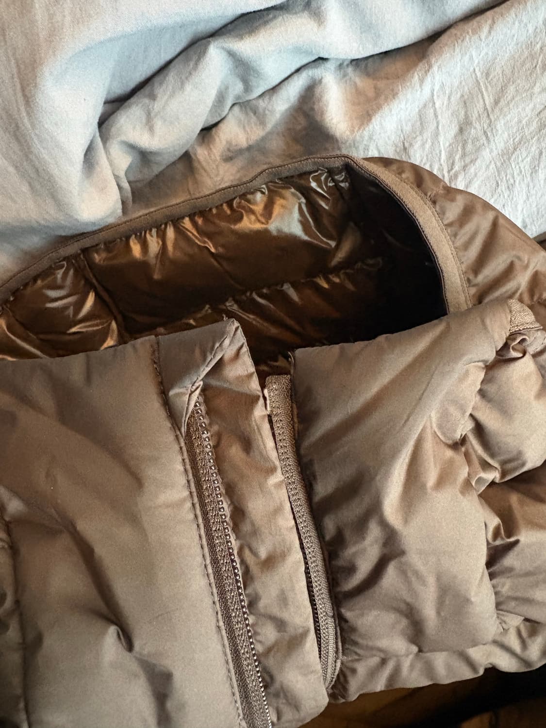 [L] 무신사 스탠다드 시티 레저 후드 라이트 다운 자켓 브라운 상품이미지4