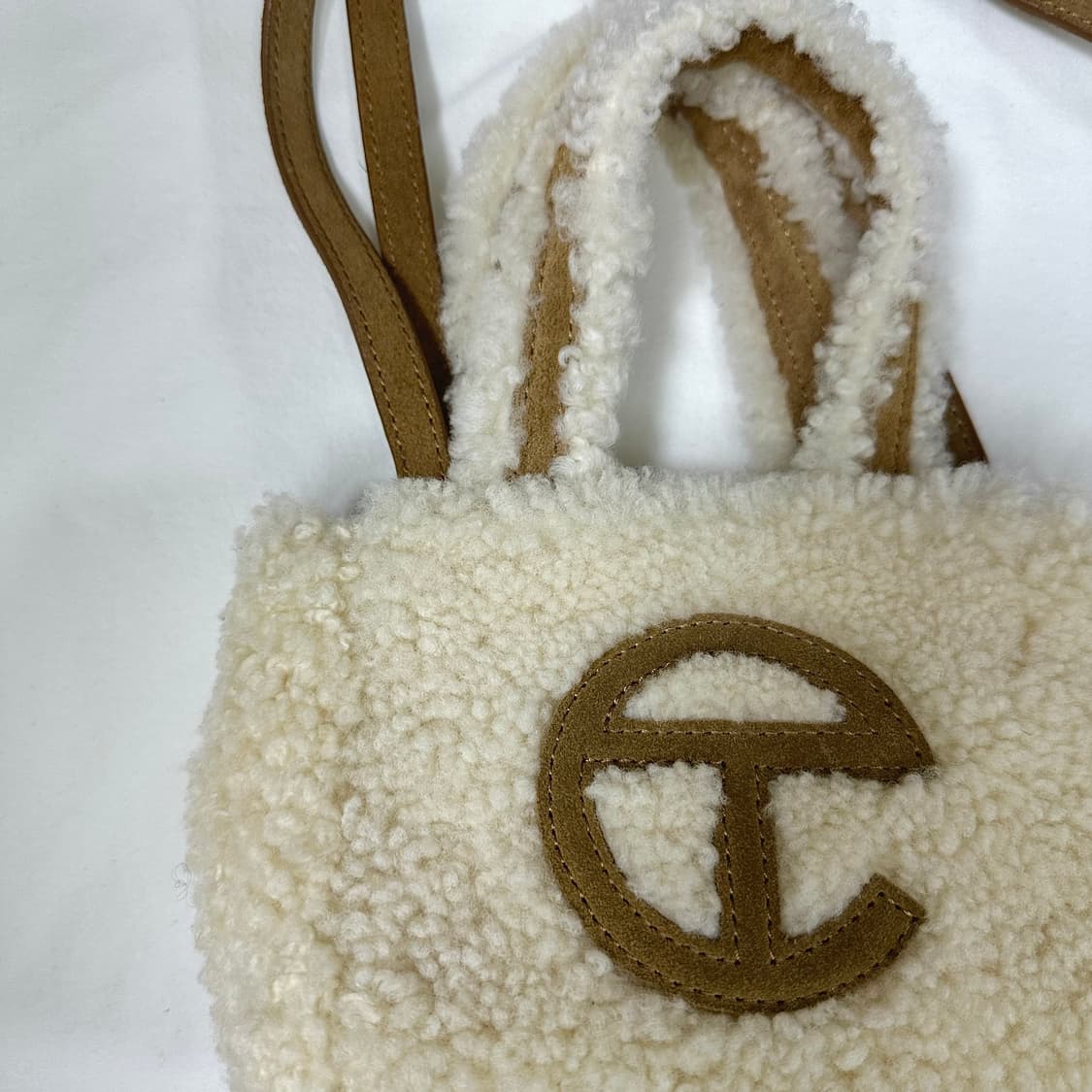 텔파 X 어그 리버스 스몰 백 상품이미지6