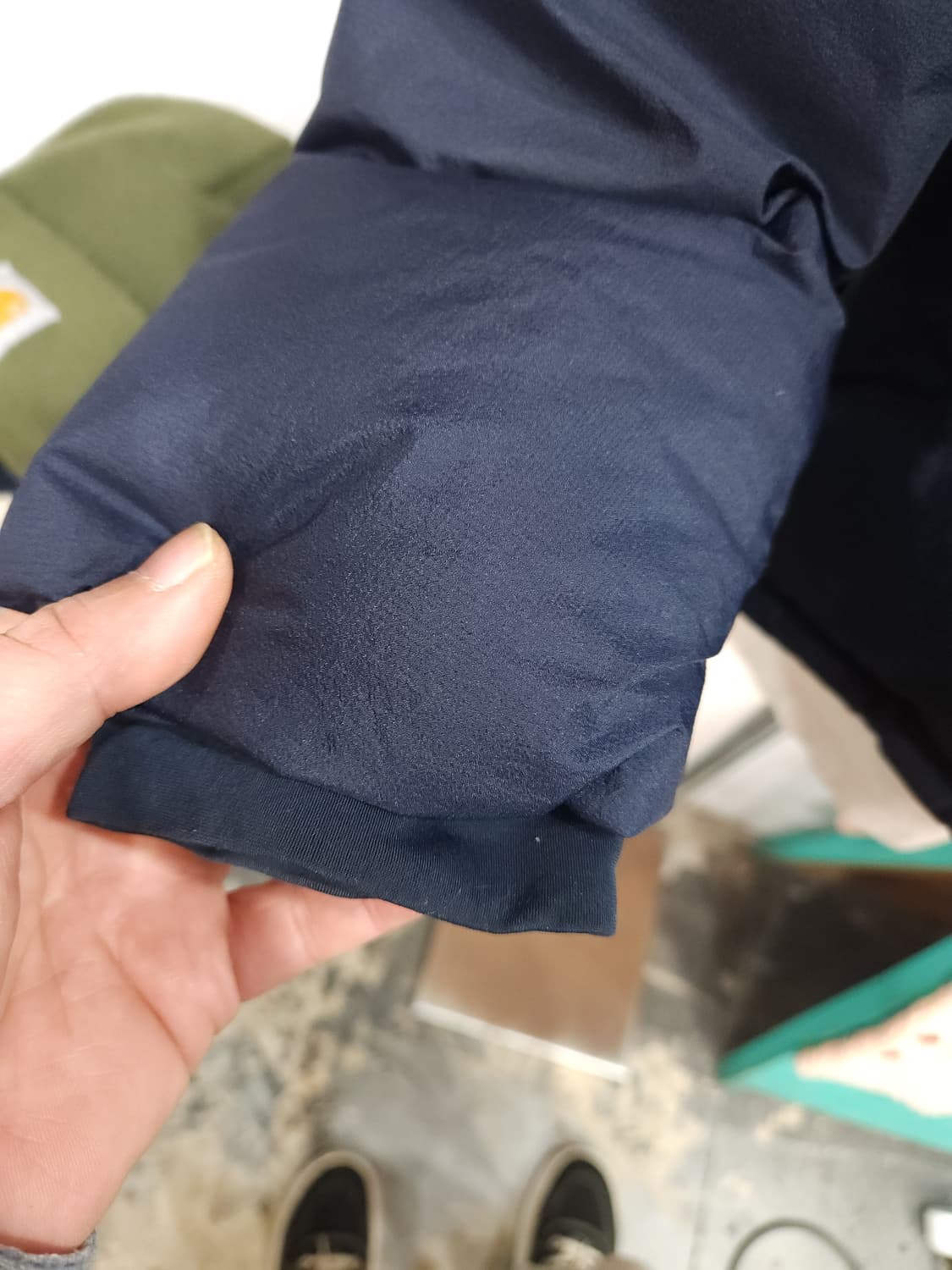 유니클로 심리스 오리털 패딩점퍼

 상품이미지3