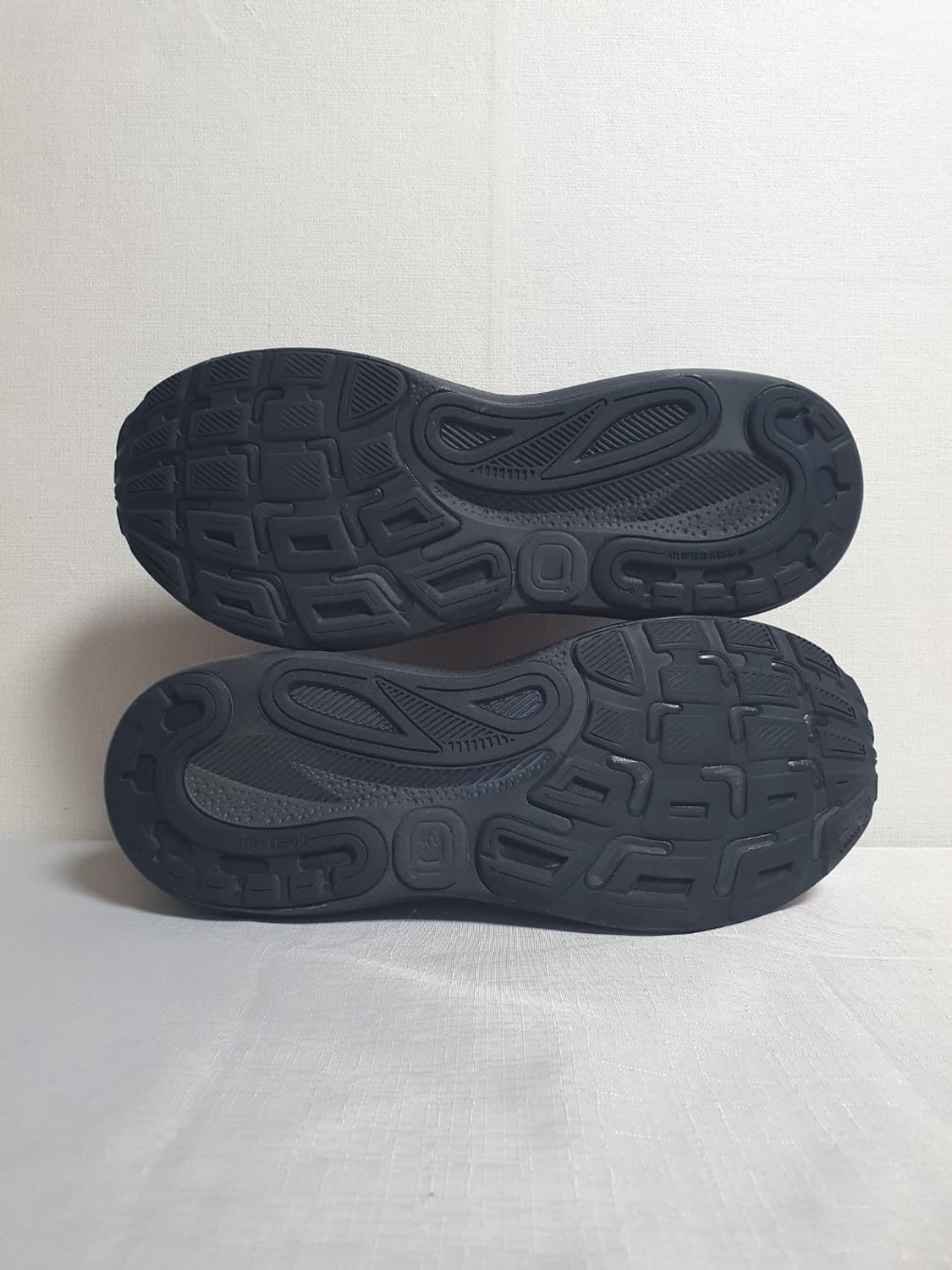 택포 300mm 브룩스 러닝화 아드레날린 GTS24 와이드 블랙 운동화 상품이미지7