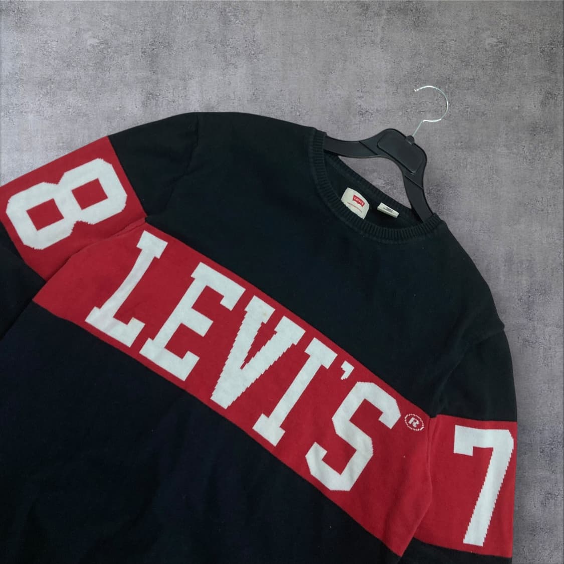 리바이스 스펠아웃 블랙 배색 니트 상품이미지2