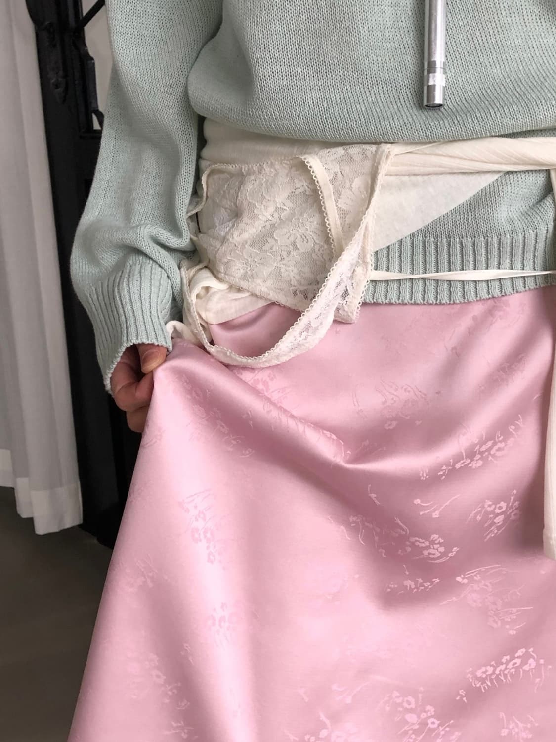 (새상품) 플로럴 새틴 스커트 FLORAL SATIN SKIRT 상품이미지2