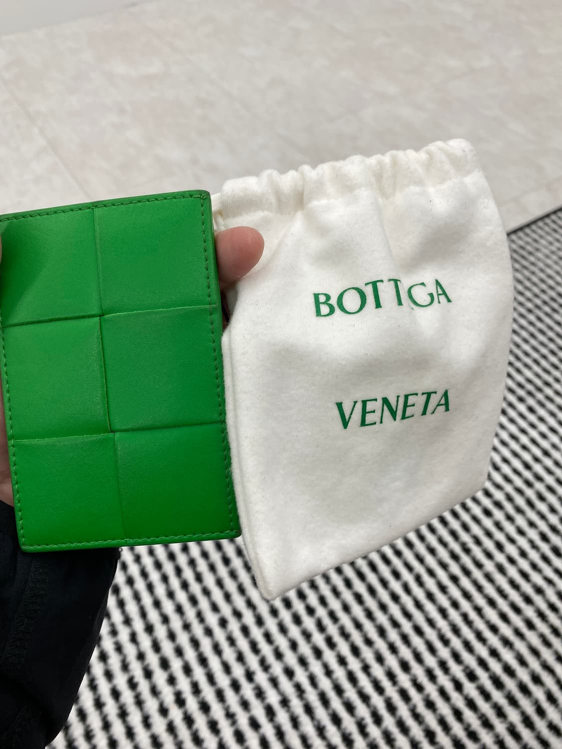보테가 베네타 그린 카드지갑 상품이미지1