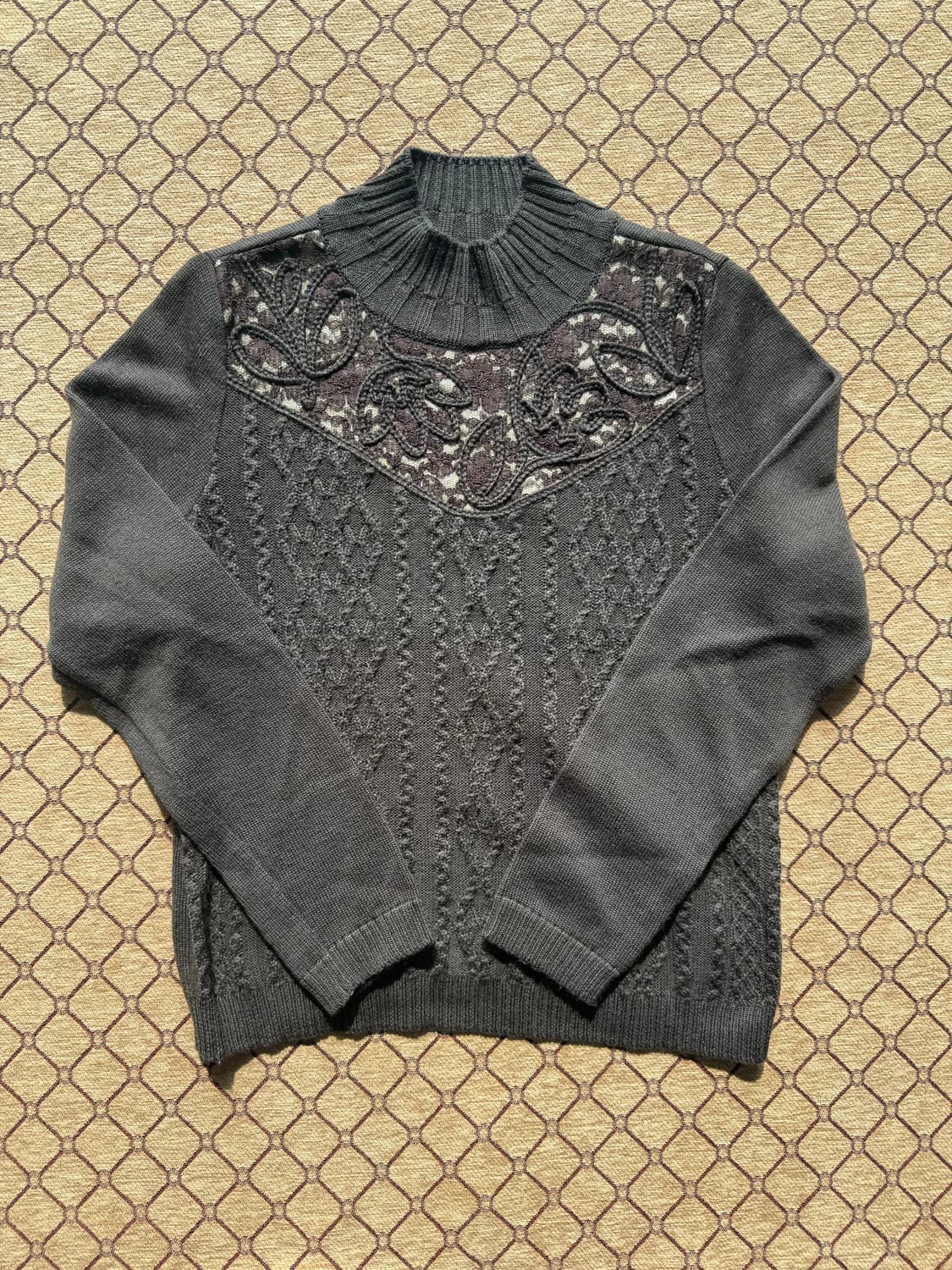 가슴 디테일 니트 상품이미지2