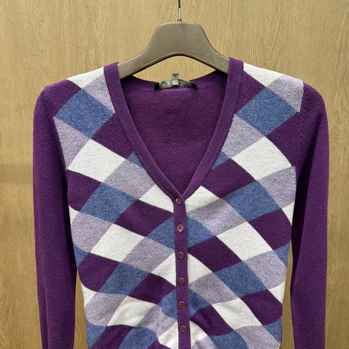 막스마라 위켄드 브이넥 니트 가디건 아가일 패턴 배색 디테일 퍼플 상품이미지4