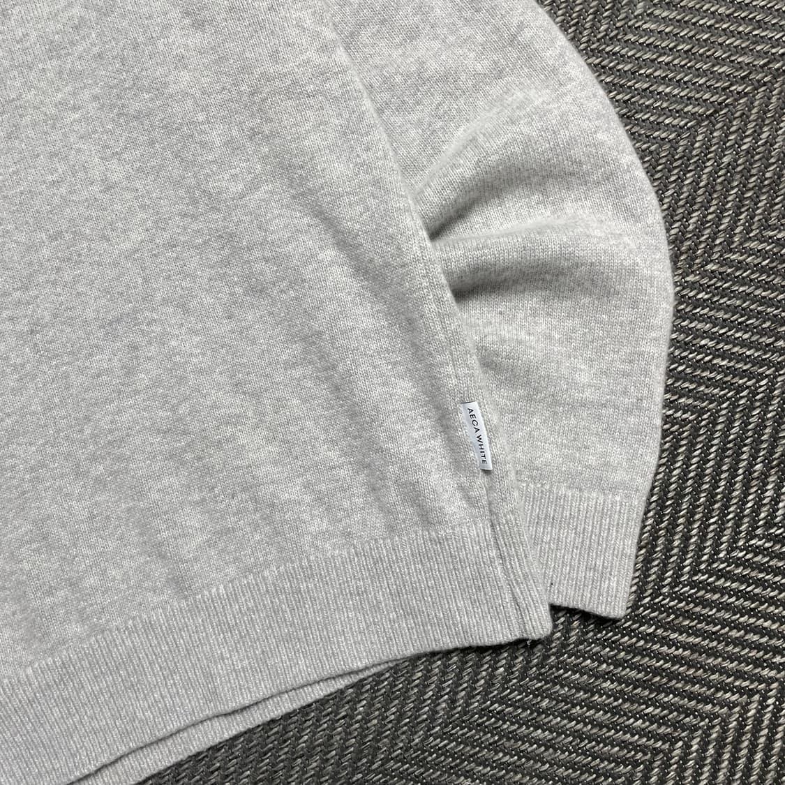 AECA 미니멀 스몰로고 크루넥 니트 스웨터o 5377 상품이미지2