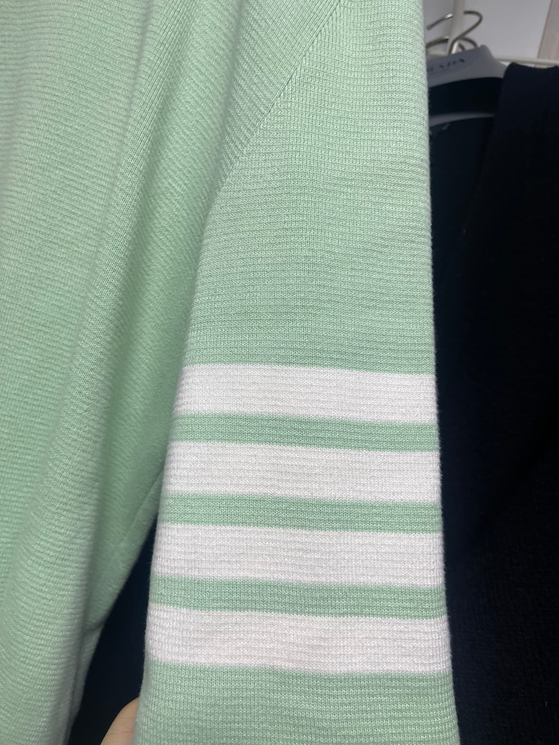 [4] 톰브라운 밀라노스티치 사선완장 민트 그린 니트 상품이미지2