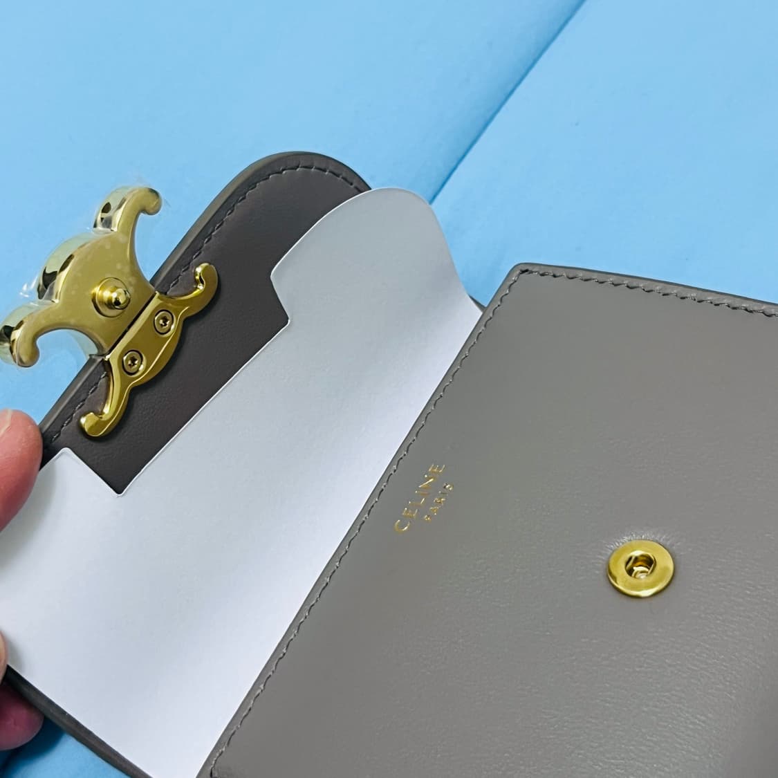 셀린느 트리오페 샤이니 샤프스킨 플랩 반지갑 상품이미지3