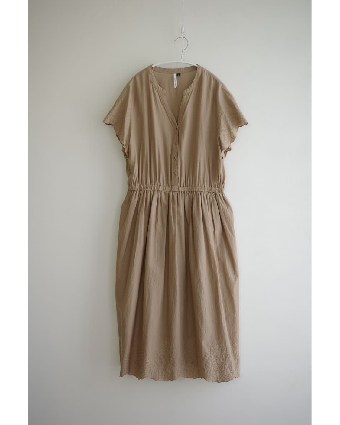 Vanilla studio 연브라운 자수 셔링 롱 원피스 상품이미지1