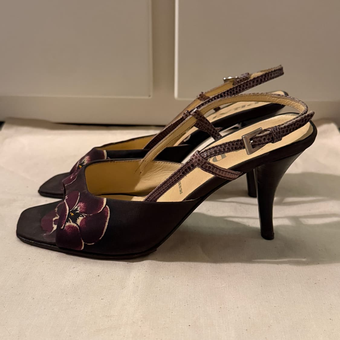 프라다 플로럴 슬링백 샌들 힐 상품이미지5