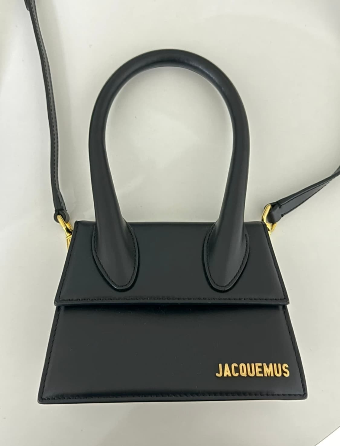 자크뮈스 르 치키토 모옌 레더백 상품이미지1