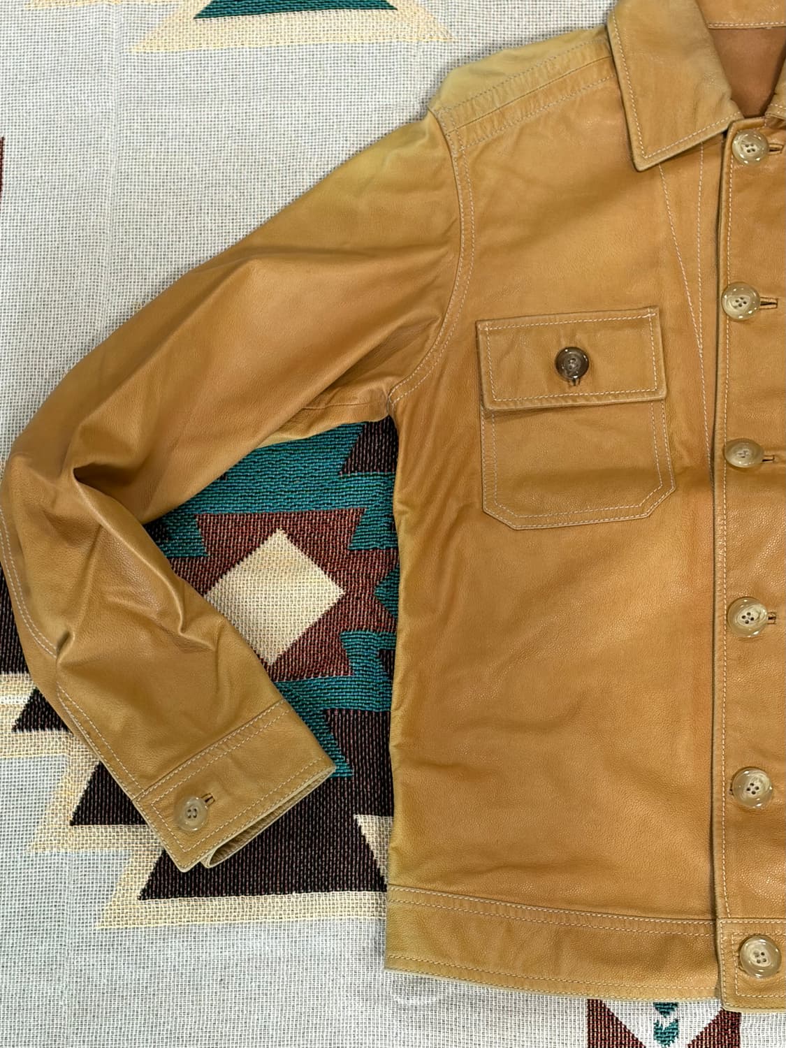 투모로우랜드 이태리 별주 레더 트러커 자켓 상품이미지3