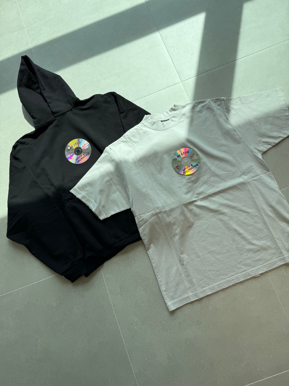 [M] 발렌시아가 24SS 발렌타인 투 마이 러브 CD 반팔 티셔츠 상품이미지5
