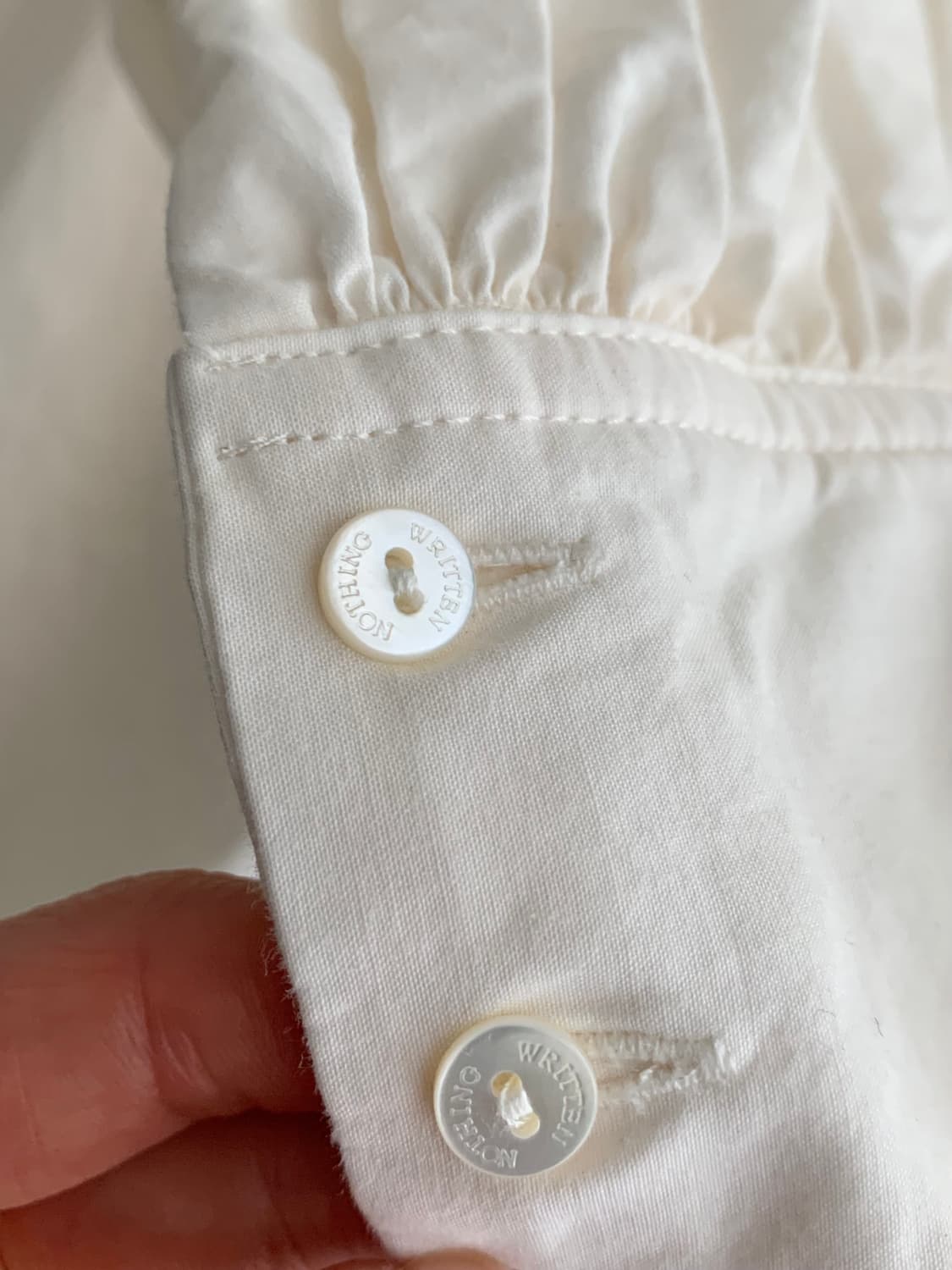 Nothing written 낫띵리튼 케이크 셔링 블라우스 상품이미지7