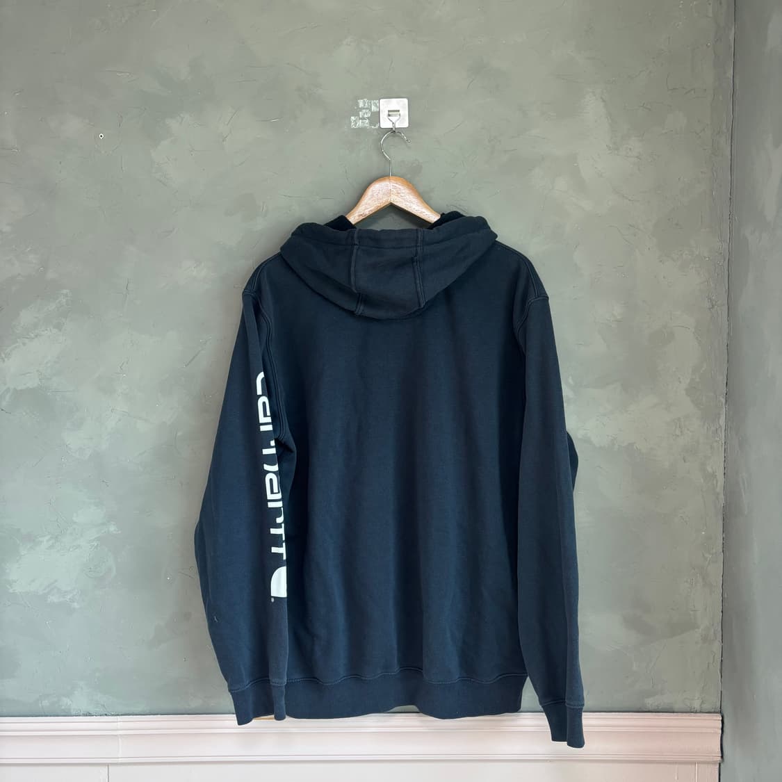 칼하트 미드웨이트 로고 후드 네이비 상품이미지4